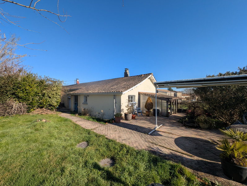 French property for sale in Clérac, Charente-Maritime - €214,000 - photo 1