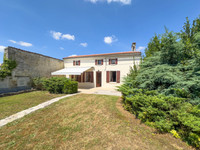Maison à vendre à Migron, Charente-Maritime - 265.000 € - photo 1