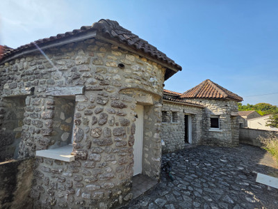 French property for sale in Ruelle-sur-Touvre, Charente - €145,000 - photo 2