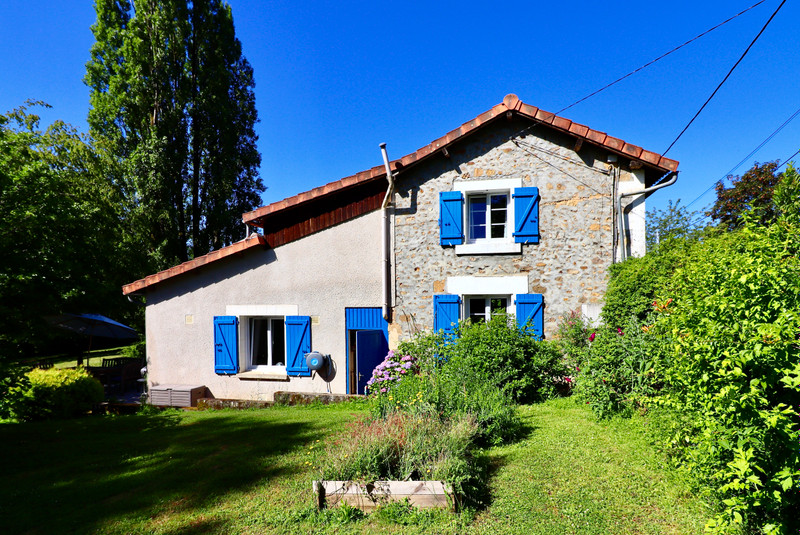 French property for sale in Montbron, Charente - €318,000 - photo 4
