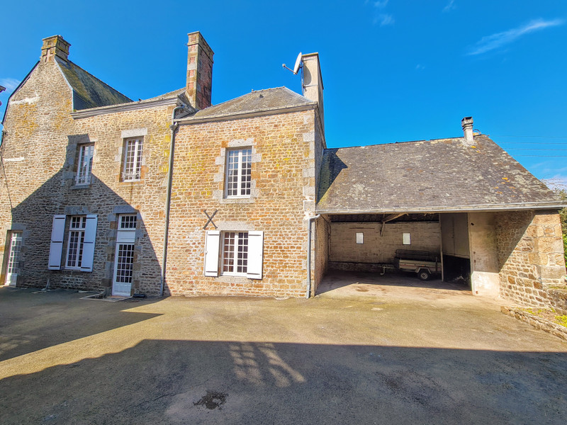 House for sale in Gorron Mayenne Handsome property with business
