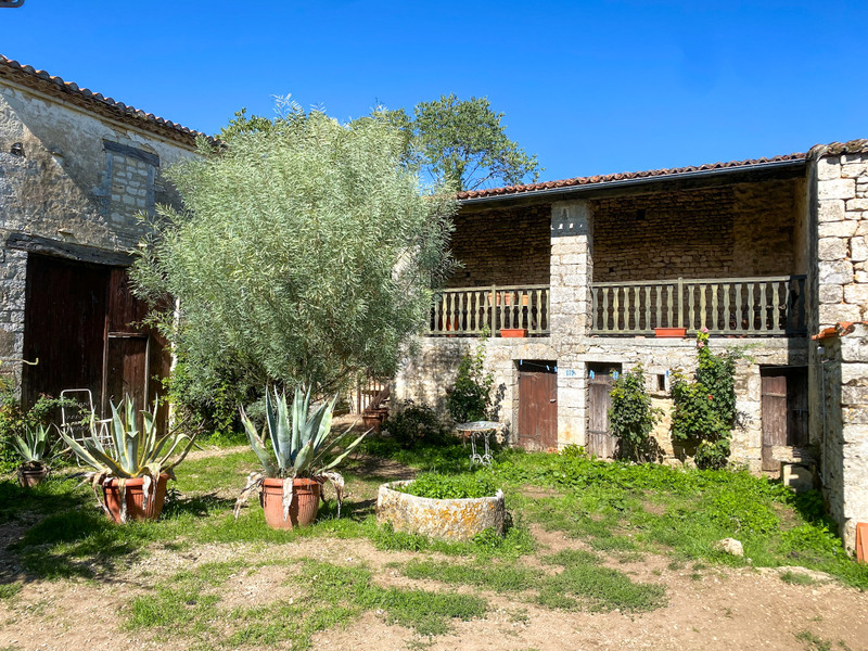 French property for sale in Nanclars, Charente - €183,600 - photo 2