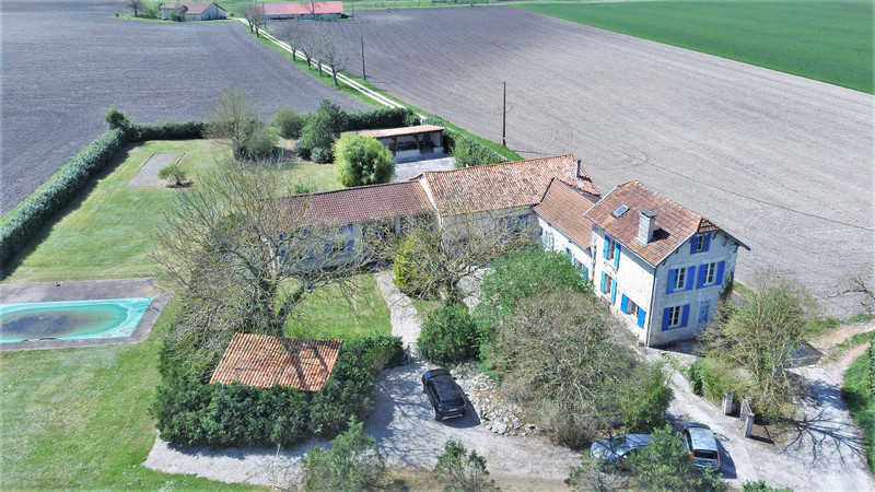Maison à vendre à Verteillac, Dordogne - 278 250 € - photo 1