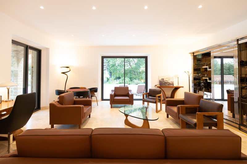 French property for sale in Vaison-la-Romaine, Vaucluse - €1,490,000 - photo 2