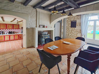 Maison à vendre à Saint-Gervais-les-Trois-Clochers, Vienne - 213.978 € - photo 4