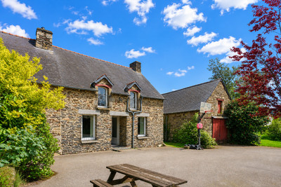 French property for sale in Allineuc, Côtes-d'Armor - €346,043 - photo 2