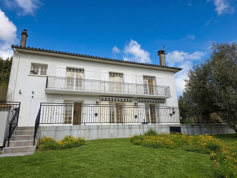 French property for sale in Chef-Boutonne, Deux-Sèvres - €267,500 - photo 2