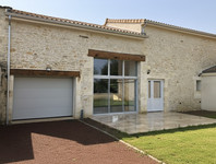 Propriété à vendre à Les Pins, Charente - 330 000 € - photo n°1