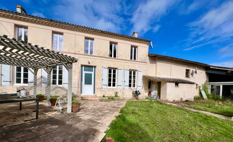 French property for sale in Saint-Savinien, Charente-Maritime - €162,000 - photo 0