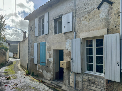 Maison à vendre à Beauvais-sur-Matha, Charente-Maritime, Poitou-Charentes, avec Leggett Immobilier Maison à vendre à Beauvais-sur-Matha, Charente-Maritime, Poitou-Charentes, avec Leggett Immobilier