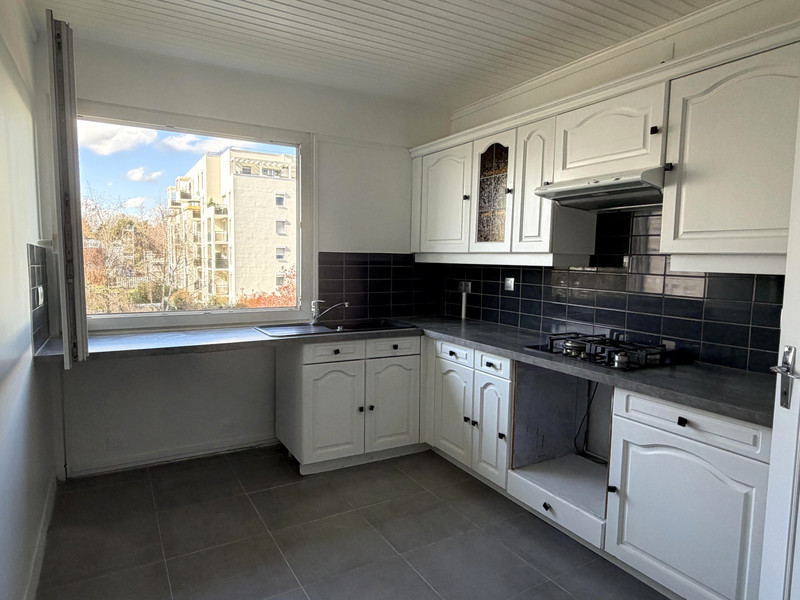 French property for sale in Vélizy-Villacoublay, Yvelines - €299,000 - photo 2