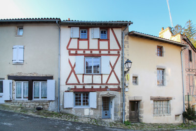 Maison à vendre à Parthenay, Deux-Sèvres, Poitou-Charentes, avec Leggett Immobilier