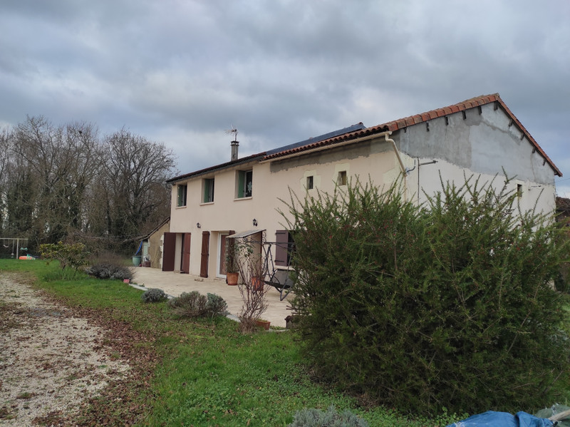 French property for sale in Genouillé, Vienne - €318,000 - photo 4