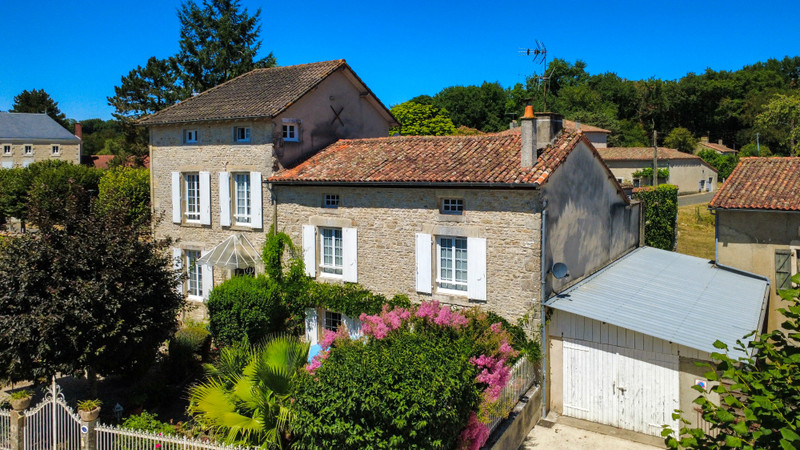 Maison à vendre à Voulême, Vienne - 289.950 € - photo 1