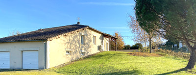 Maison à vendre à Montbron, Charente, Poitou-Charentes, avec Leggett Immobilier