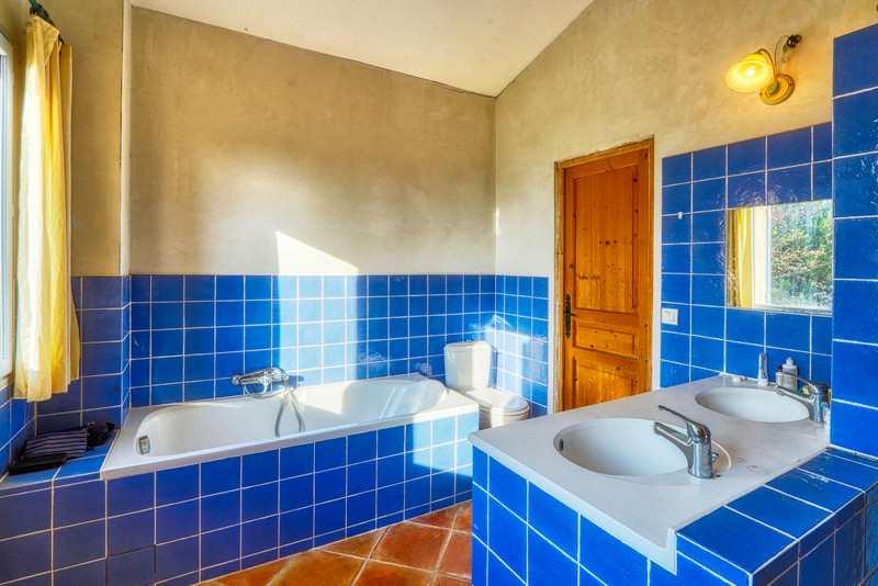 French property for sale in Apt, Vaucluse - €595,000 - photo 9