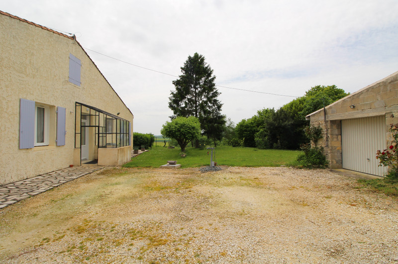 French property for sale in Fontaine-Chalendray, Charente-Maritime - €164,999 - photo 10