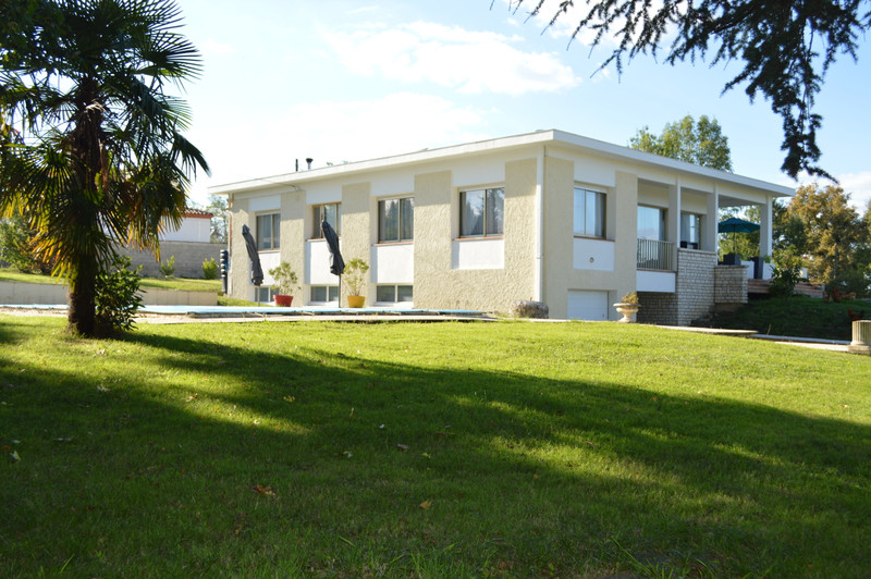 French property for sale in Sainte-Livrade-sur-Lot, Lot-et-Garonne - €365,700 - photo 0