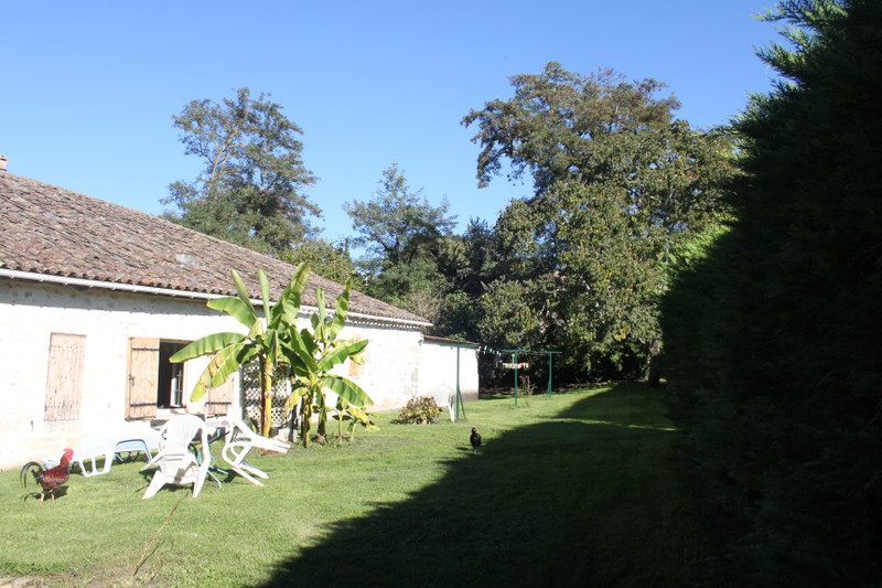 French property for sale in Pujols, Gironde - &#8364;424,000 - photo 2