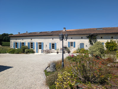 Maison à vendre à Saint-Germain-de-Vibrac, Charente-Maritime, Poitou-Charentes, avec Leggett Immobilier