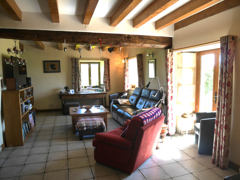 French property for sale in Teyjat, Dordogne - €299,999 - photo 6