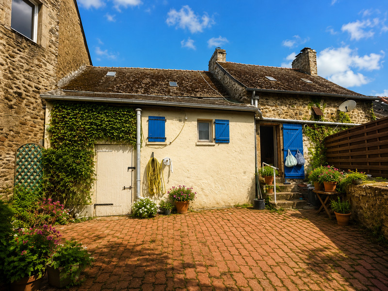 French property for sale in Saint-Pierre-sur-Orthe, Mayenne - €66,660 - photo 1