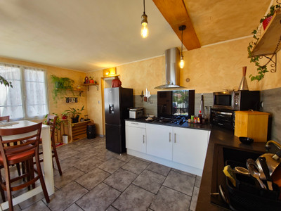 French property for sale in La Caillère-Saint-Hilaire, Vendée - €140,000 - photo 2