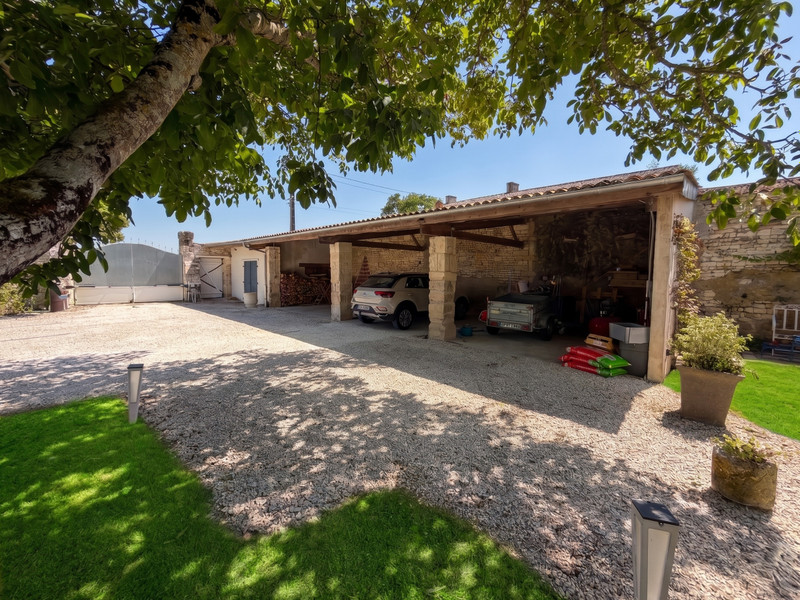French property for sale in Montroy, Charente-Maritime - €1,323,000 - photo 9