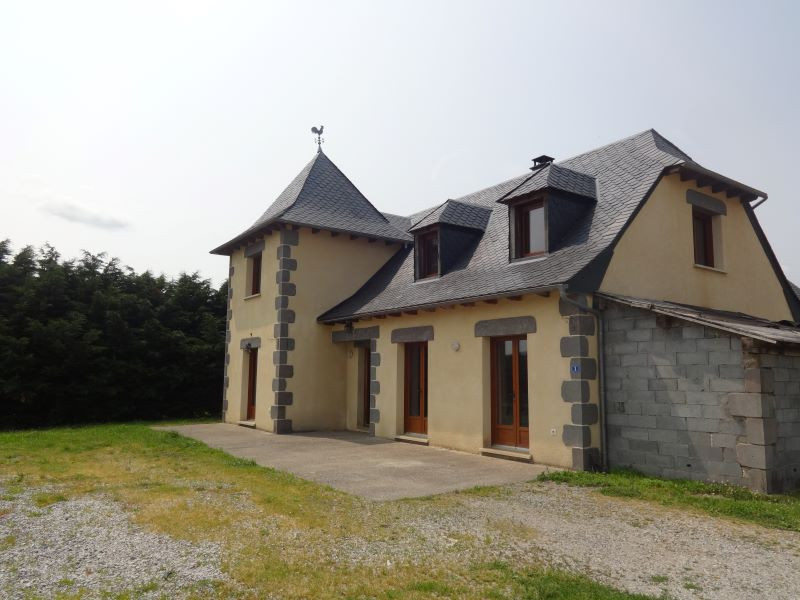 French property for sale in Marchastel, Cantal - €240,750 - photo 2