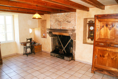 French property for sale in Saint-Paul-en-Gâtine, Deux-Sèvres - €190,080 - photo 1