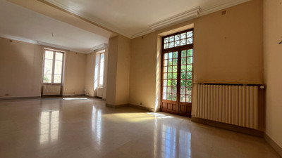 French property for sale in Le Thor, Vaucluse - €350,000 - photo 4