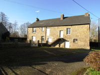 Maison à vendre à Saint-Pierre-des-Nids, Mayenne - 130.900 € - photo 1