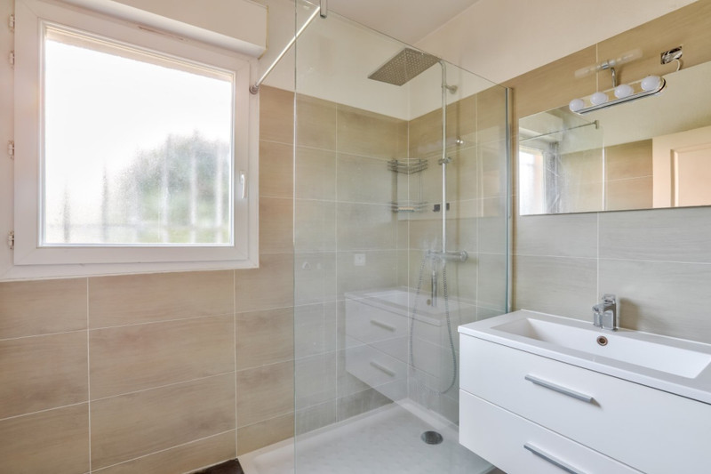 French property for sale in Mougins, Alpes-Maritimes - €330,000 - photo 4