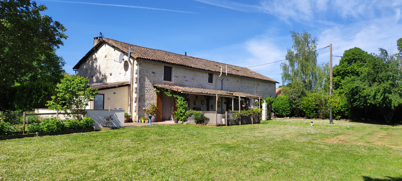 French property for sale in Lorigné, Deux-Sèvres - €445,000 - photo 1