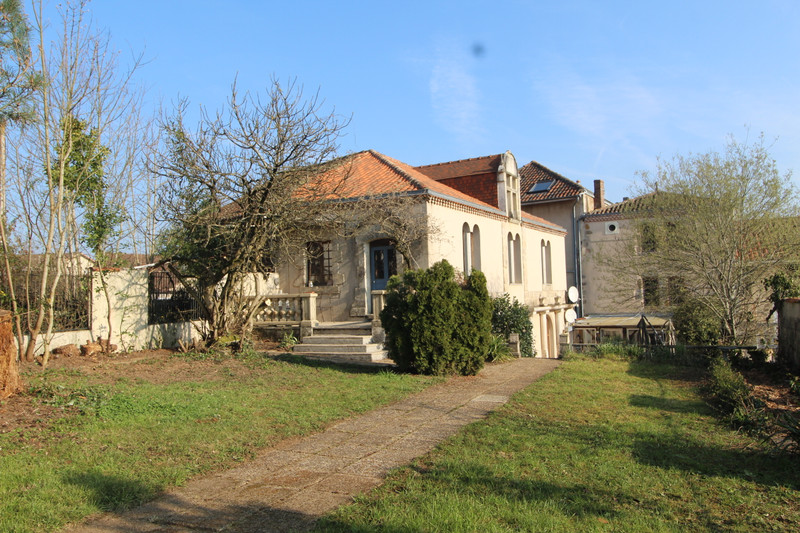 French property for sale in Confolens, Charente - €175,000 - photo 3