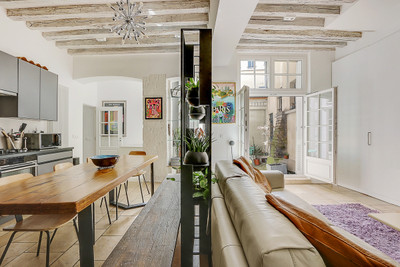 PARIS IV - Notre Dame District  | Characterful 1-2 bed flat with fireplace, exposed beams and a terrace. 