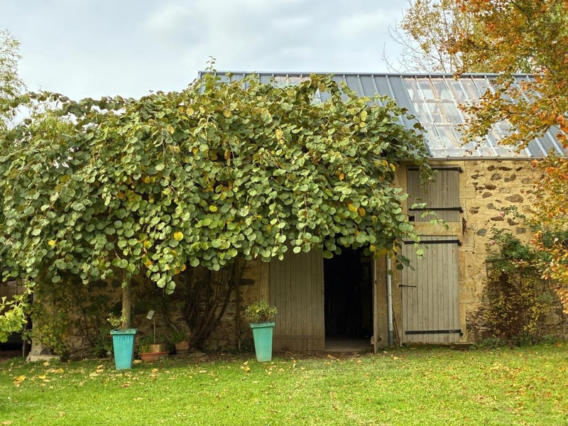 French property for sale in Sermages, Nièvre - €475,000 - photo 3