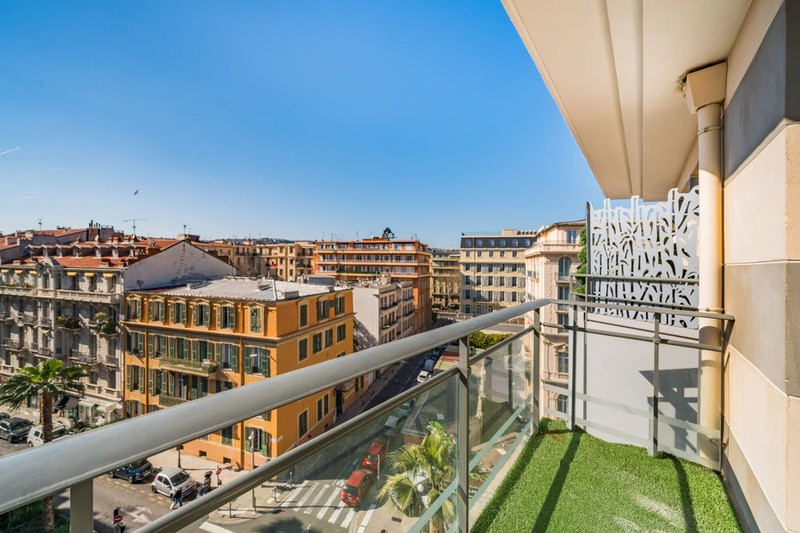 French property for sale in Nice, Alpes-Maritimes - €620,000 - photo 0