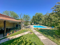 Propriété à vendre à Prignac, Charente-Maritime - 255 000 € - photo n°2