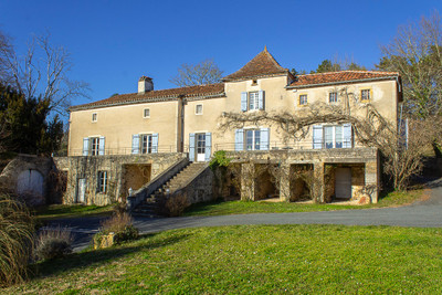 Elegant Château & Gatekeeper’s Cottage in Puy-l’Évêque – A Historic Gem in the Lot Valley