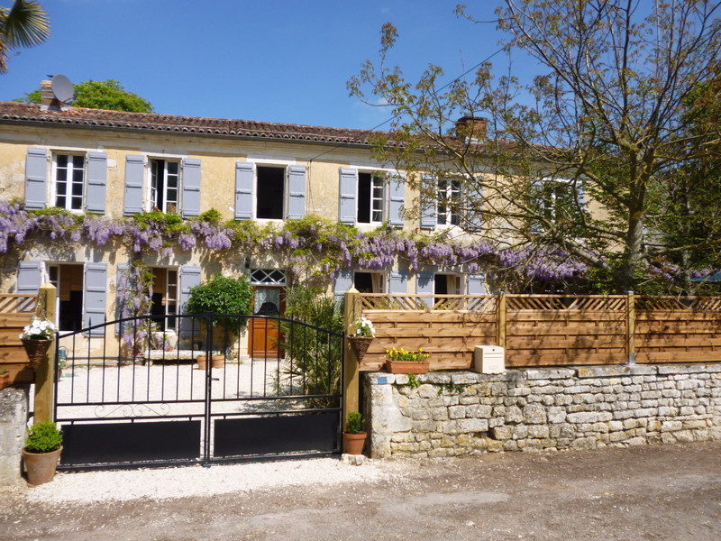 Maison à vendre à Archingeay, Charente-Maritime - 345.000 € - photo 1