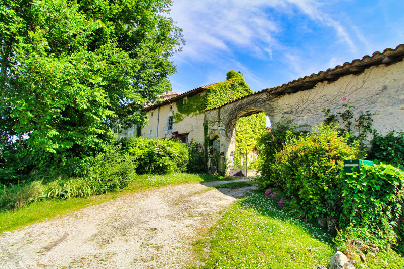 Maison à vendre à Verteillac, Dordogne - 399 000 € - photo 1