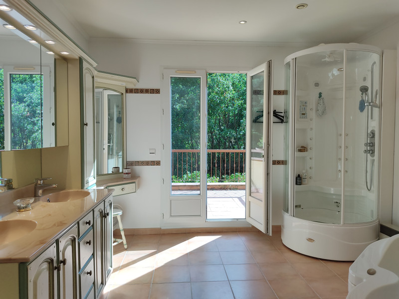 House for sale in Salernes Var Magnificent villa of 190 m² with