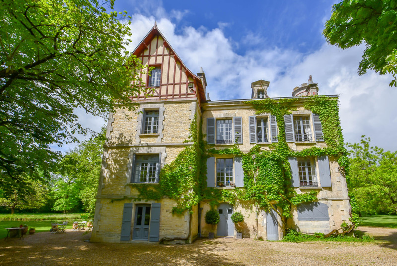Chateau à vendre à La Rochelle, Charente-Maritime - 1 590 000 € - photo 1