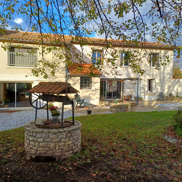 Propriété à vendre à Mansle, Charente - 231 440 €