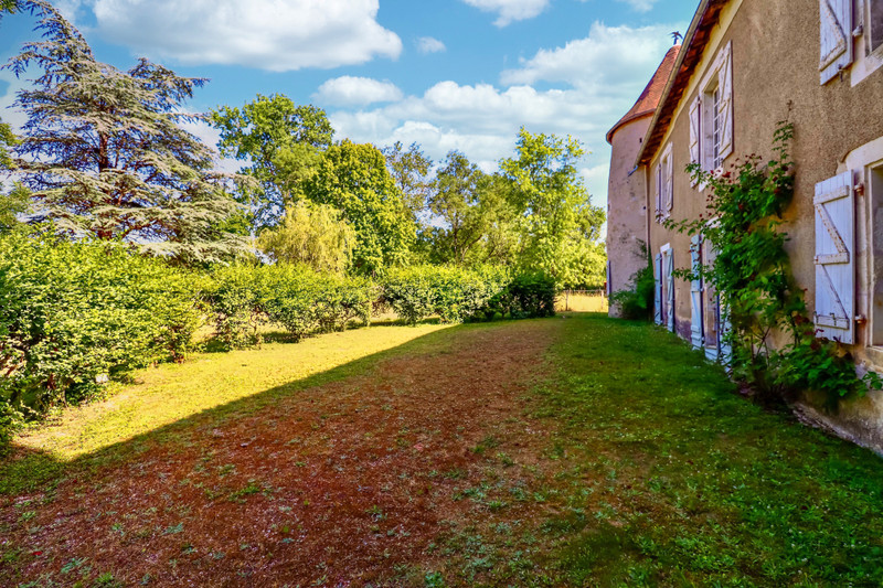 French property for sale in Moulins-sur-Tardoire, Charente - €487,600 - photo 2