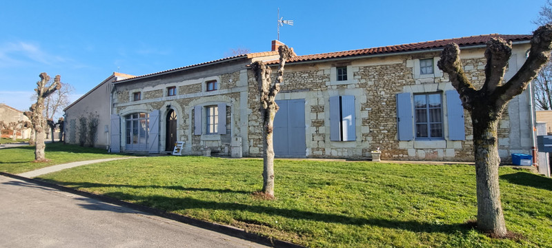 French property for sale in Saint-Martin-la-Pallu, Vienne - &#8364;351,750 - photo 2