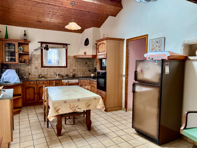 French property for sale in Saint-Savinien, Charente-Maritime - €205,200 - photo 2