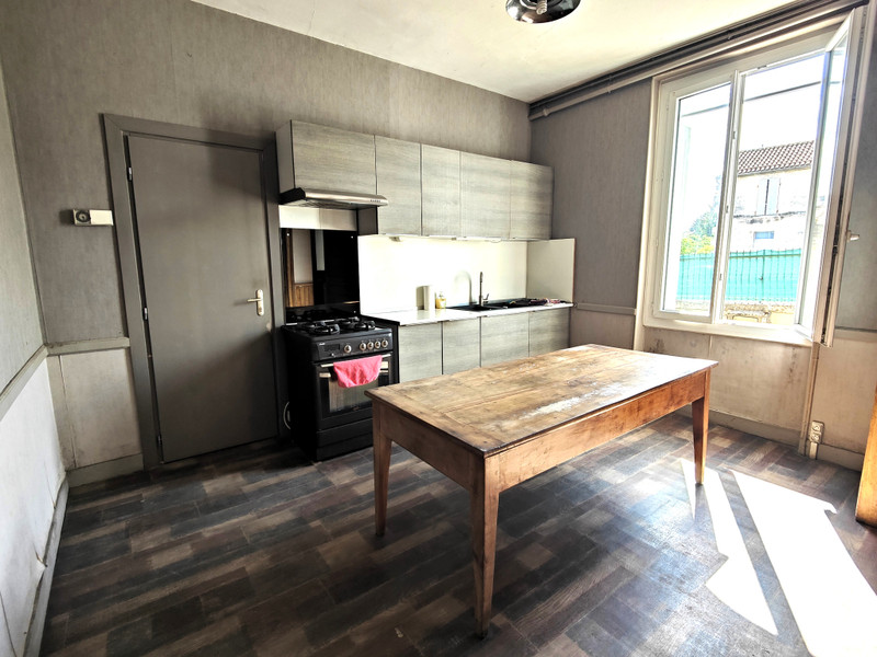 French property for sale in Angoulême, Charente - €140,400 - photo 3