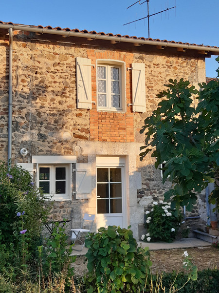 Maison à vendre à Terres-de-Haute-Charente, Charente - 71 600 € - photo 1